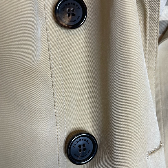 Burberry trenchcoat - Picture 10 of 10